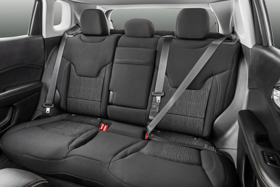Интерьер Jeep Compass Longitude 2016 года  (LA) (фото 4 из 23)